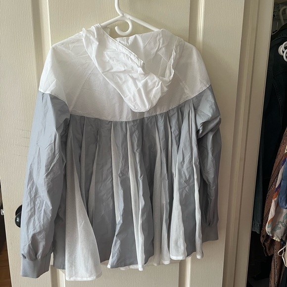 BNWOT Nike tulle windbreaker in size M - Picture 8 of 8